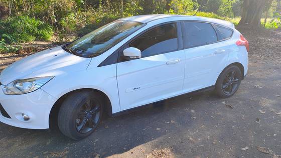 FORD FOCUS 1.6 SE 16V FLEX 4P MANUAL FORD FOCUS 1.6 SE 16V FLEX 4P MANUAL